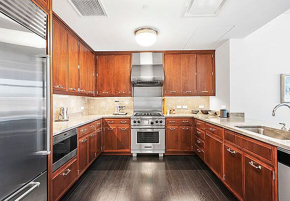 3rd image of 155 W 11th St APT 8D