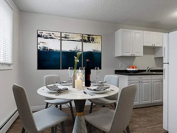 3rd image of 74 Dumont Cres #500935