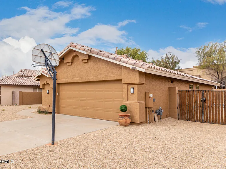 8820 W Kings Ave — Photo 2
