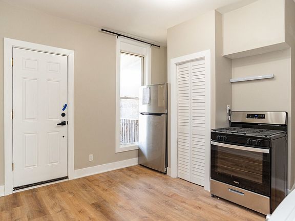 4th image of 2442 W Taylor St APT 2