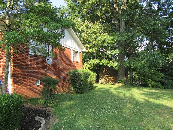 3rd image of 408 Woodland Dr