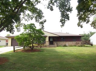 2466 Sun Valley Ct, Green Bay, WI 54304