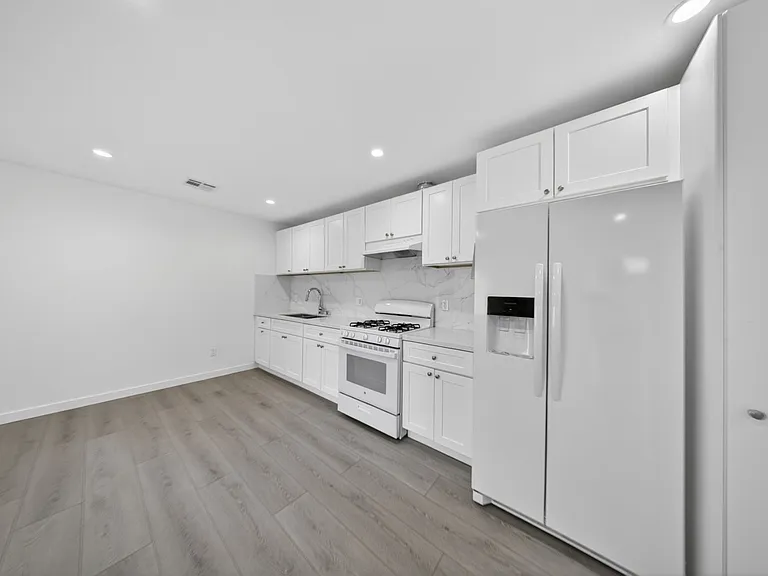 1316 1/2 Carlton Dr — Photo 10