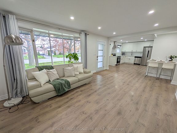 4th image of 520 Burnham St