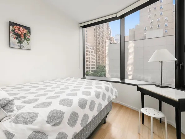 50 United Nations Plaza image 8 of 13