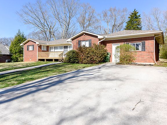 2nd image of 913 Montgomery Ln