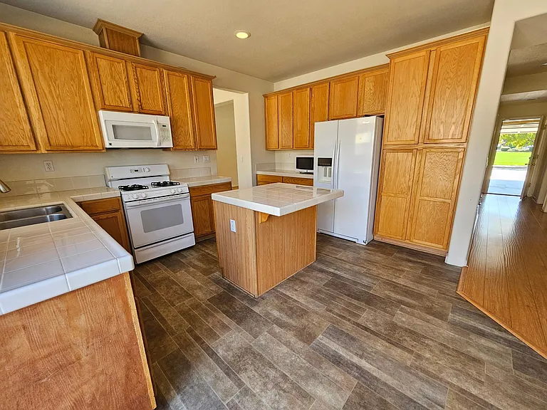 624 Aiello St — Photo 12
