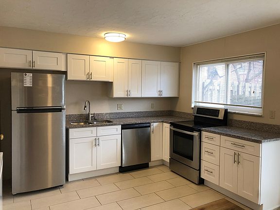 2nd image of 20 Brandywine Sq #20