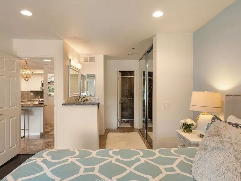 400 Lake St #105 — Photo 15