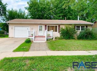 232 N Holiday Ave, Sioux Falls, SD 57103