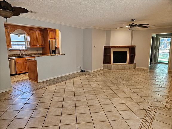 4th image of 10214 Vinemont St