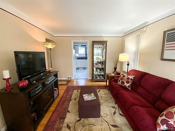 5th image of 20417 Country Club Dr