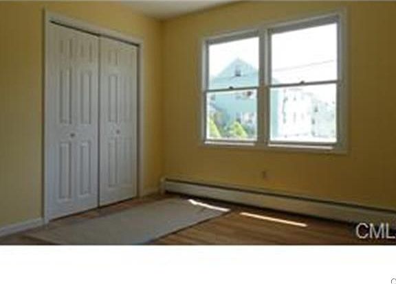 4th image of 588 Lincoln Ave