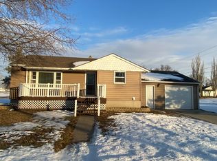 304 N 4th St, Parkston, SD 57366