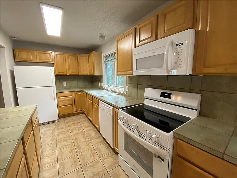 1516 Lisa Dr #B — Photo 7