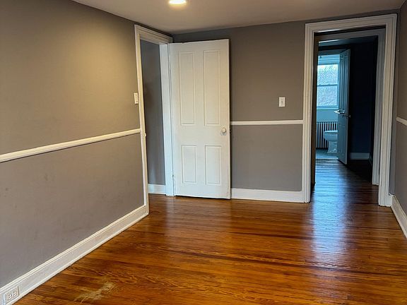 5th image of 426 Leverington Ave Floor 3