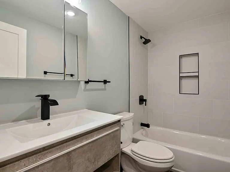 2641 4th St NE #2 — Photo 28