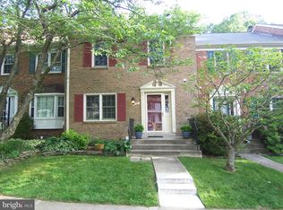 9021 Golden Leaf Ct, Springfield, VA 22153