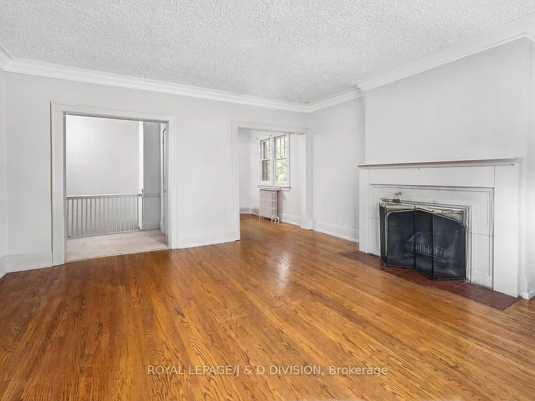 58 Lascelles Blvd — Photo 4