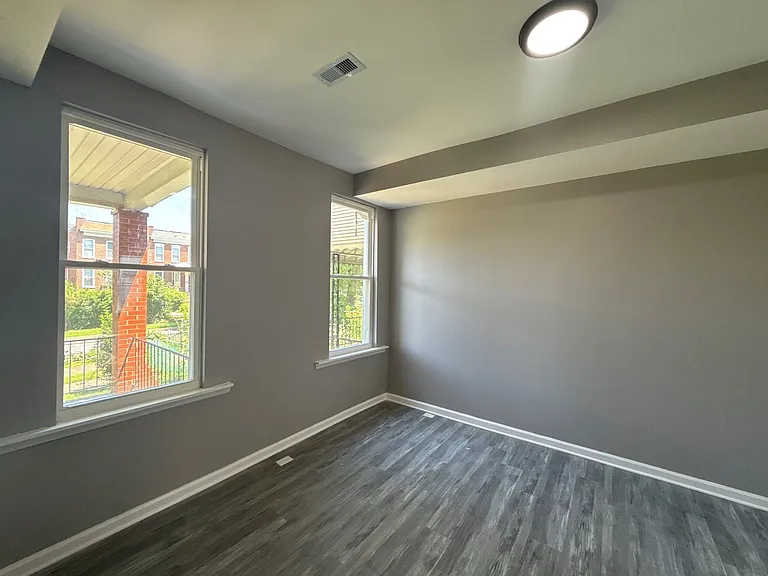 2847 W Garrison Ave — Photo 10