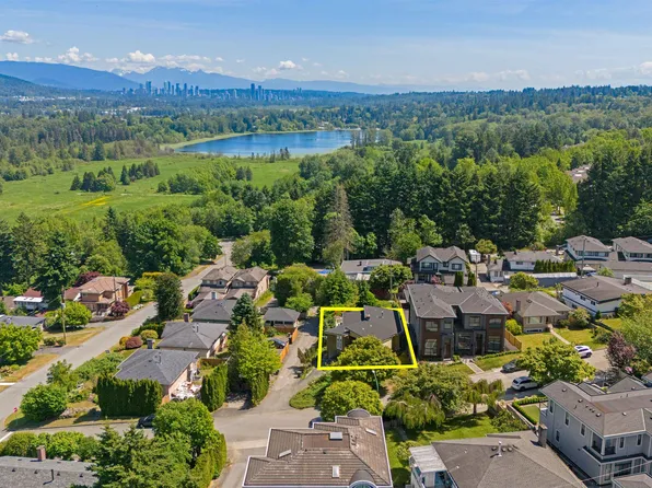 5578 Oakglen Dr, Burnaby, BC V5H 3M5