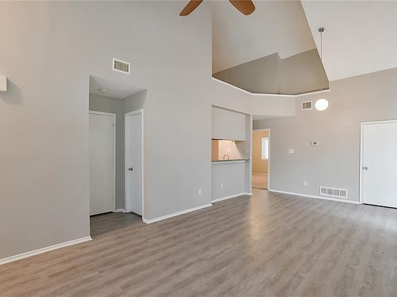 4th image of 802 Hillbrooke Dr