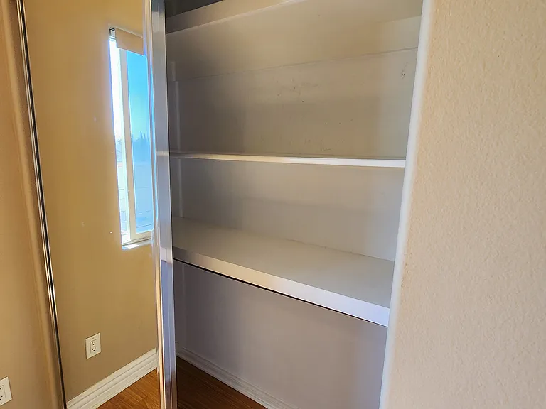 13620 Valerio St #10 — Photo 31