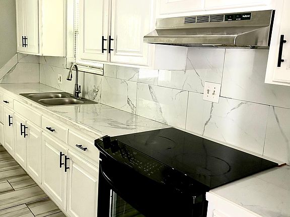 3rd image of 415 Dogwood Trl