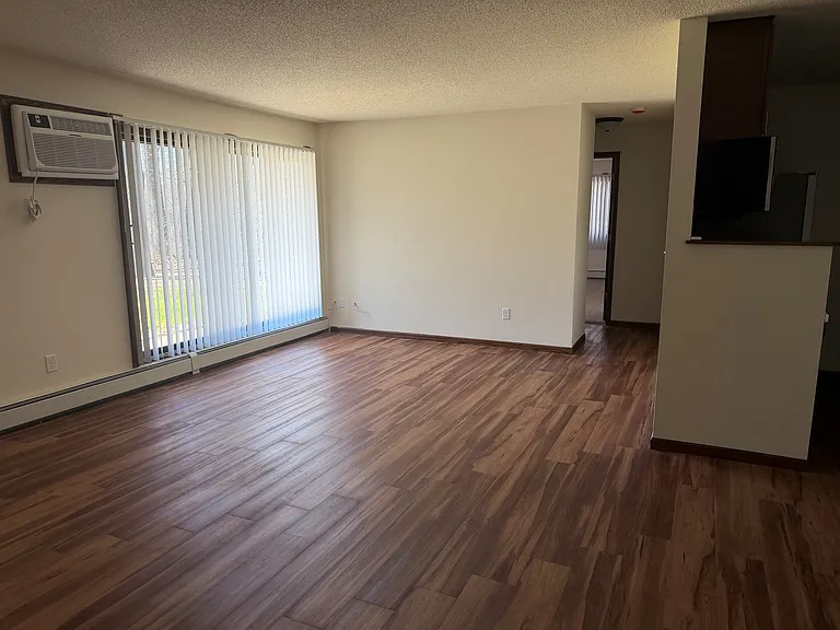 Lake Cove Village Apartments — Photo 53