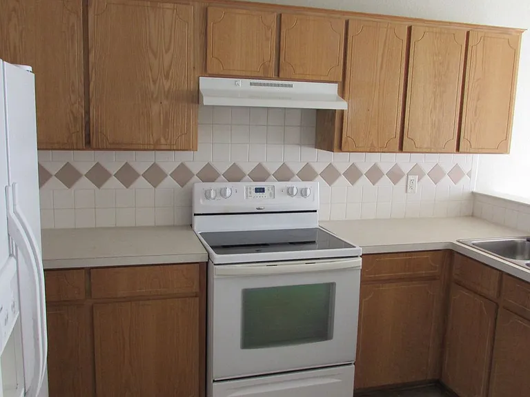 3308 Hereford Ln — Photo 6