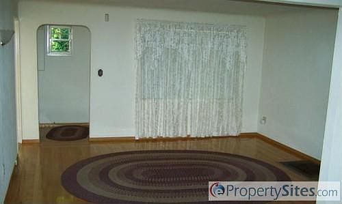 3rd image of 225 Curry Ave