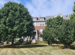 228 Station Park Cir, Grayslake, IL 60030