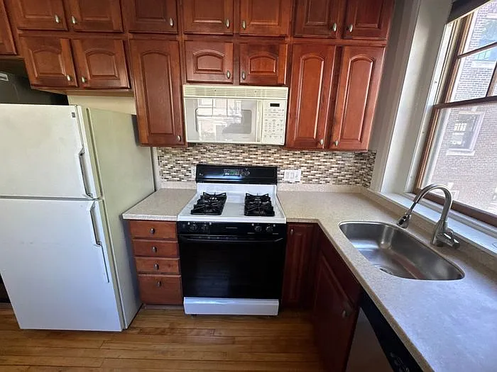 169 Washington St #9 — Photo 11