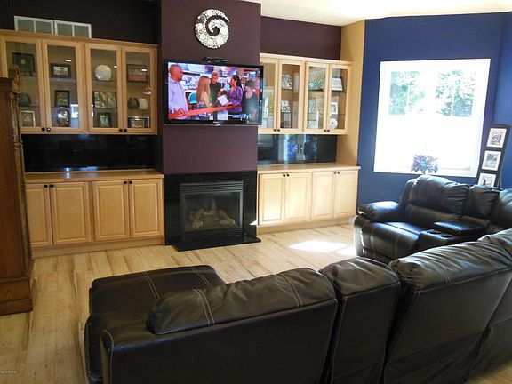 3rd image of 04688 Beechwood Ln