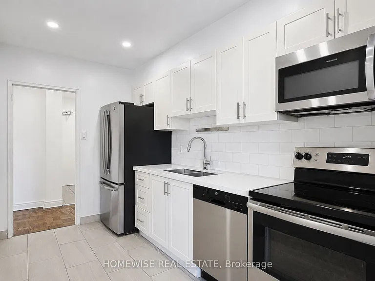 2500 Bathurst St #401 — Photo 8
