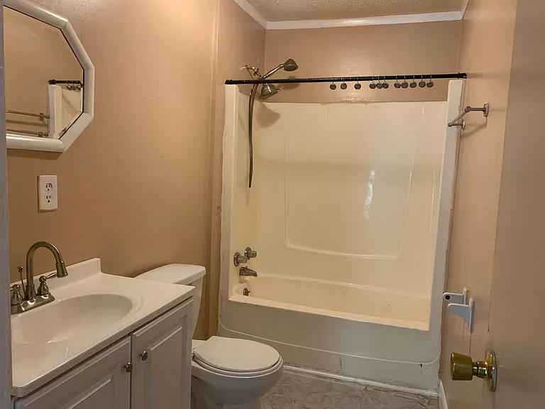 1301 Halsey Ave NE — Photo 6