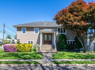 2 Prose St, Hicksville, NY 11801