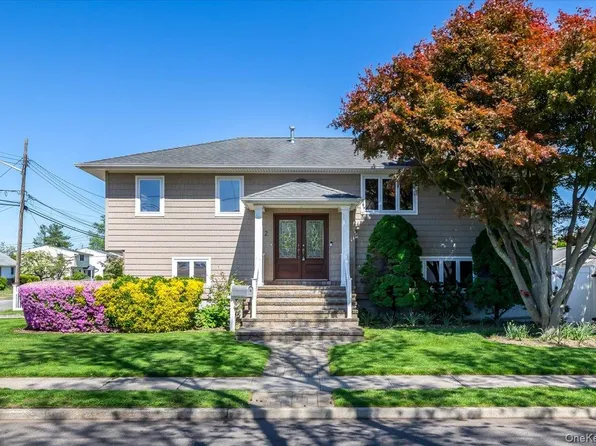 2 Prose Street, Hicksville, NY 11801