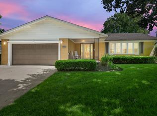 2014 E Lillian Ln, Arlington Heights, IL 60004