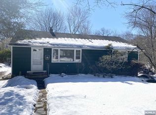 37 Midland Ave, Park Ridge, NJ 07656