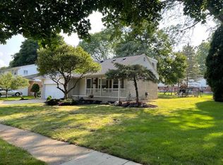 16147 Alpine Dr, Livonia, MI 48154