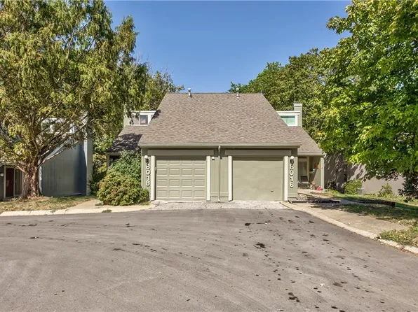 8016 Colony Ln, Lenexa, KS 66215