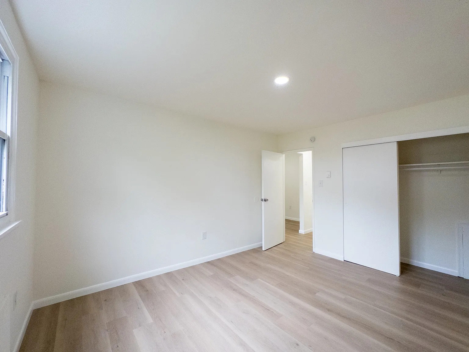 Woodland Manor Apartments — Photo 3
