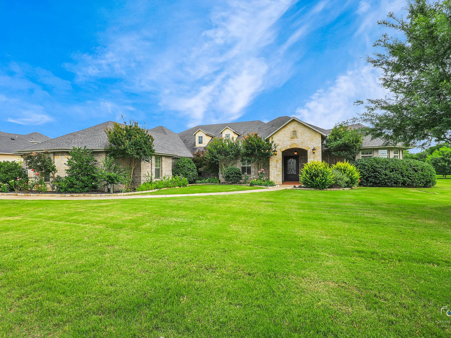 4 bed, 5553 sqft, $7,000 — Photo 4
