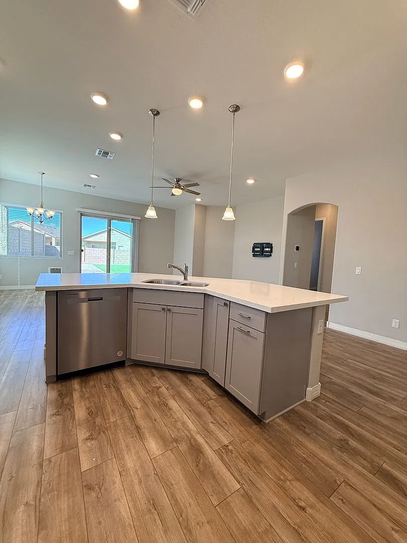 Stunning 3 Bedroom, 2 Bath home located in Granville — Photo 3