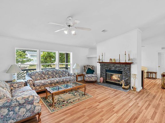 2nd image of 200 Native Oak St