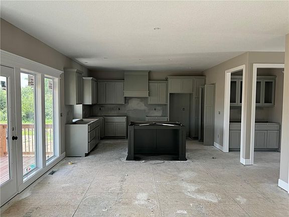 3rd image of 8713 N Cypress Ct