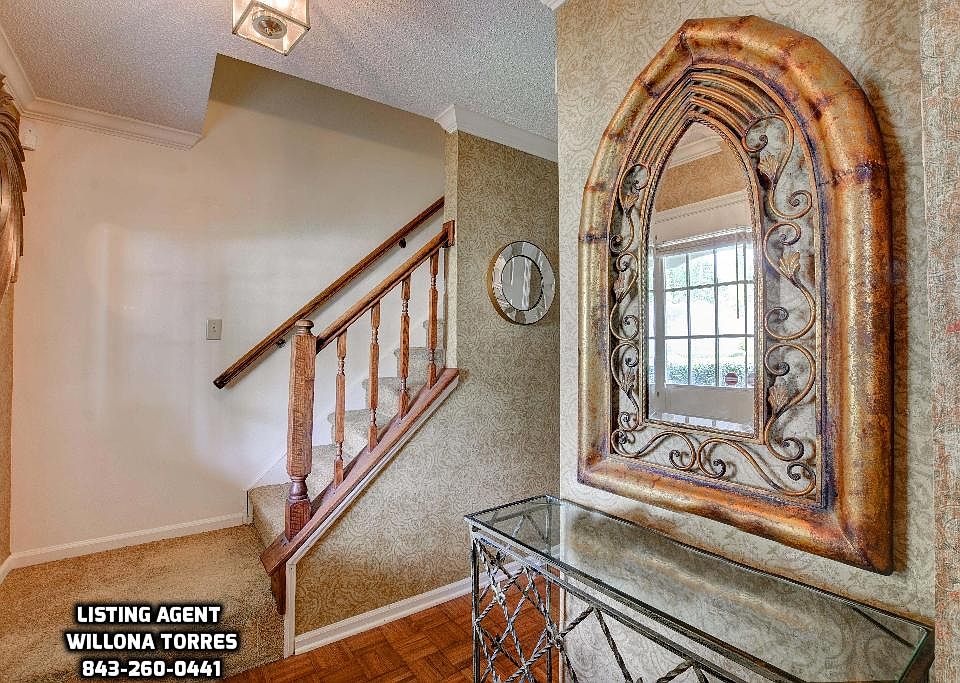 Entry Way/ Foyer