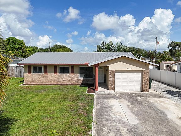 3rd image of 2233 NW 3rd Avenue