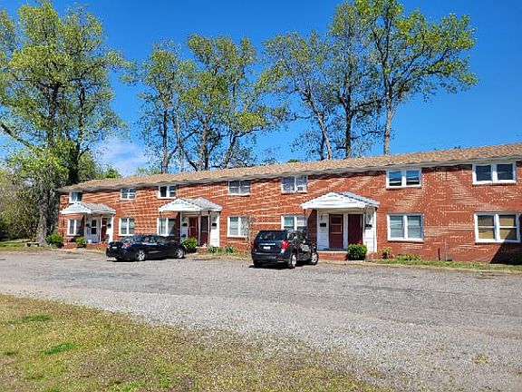Two Bedroom-One Bath Townhouse Style Apartments
Enjoy your private unit- upstairs and downstairs.